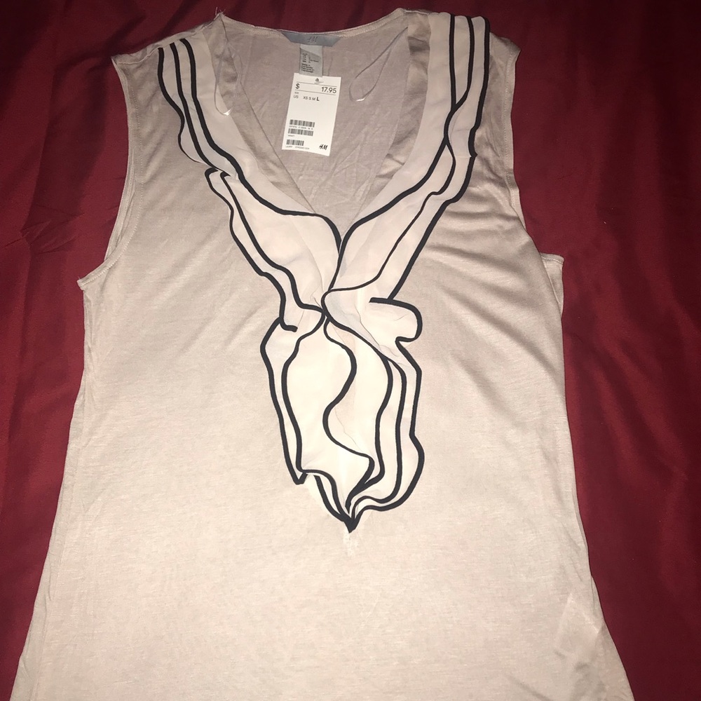 Gorgeous ruffle detail tank